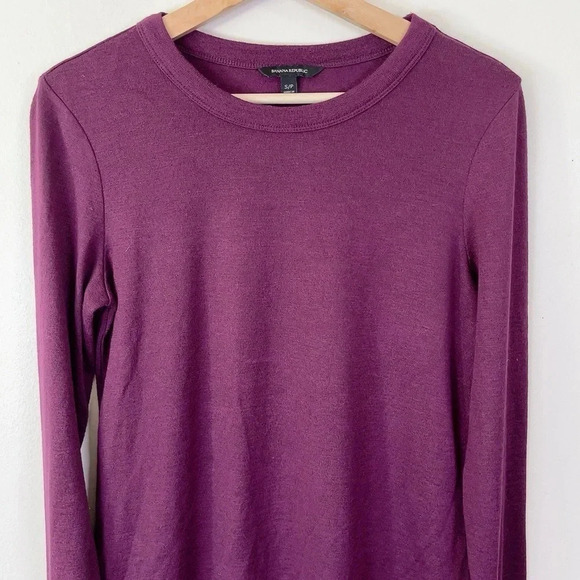 Banana Republic Curved Hem  Luxepun Tshirt - Picture 4 of 14